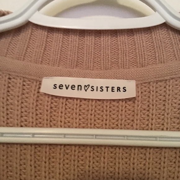 Seven Sisters V-Neck Crop Sweater - Picture 3 of 6